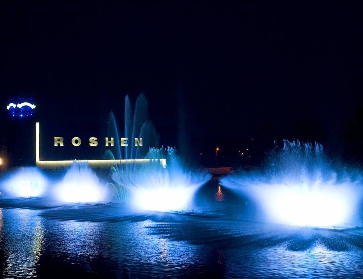 Унікальний світломузичний фонтан «Roshen»
