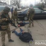 Поліцейські затримали у Вінниці злочинну групу, яка вимагала кошти в іноземця 