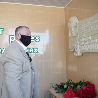 У Вінниці відкрили меморіальну дошку колишній директорці училища сфери послуг Ларисі Вороні